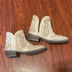 Women's Sterling River Ankle Boots